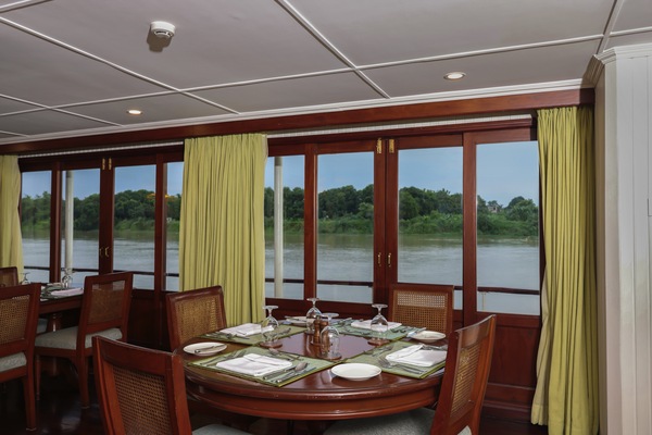 Riviera Travel MV Bengal Ganga Dining Room 1.jpg